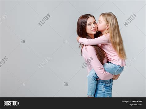 mother and daughter images|Free Young Mother And Daughter Photos